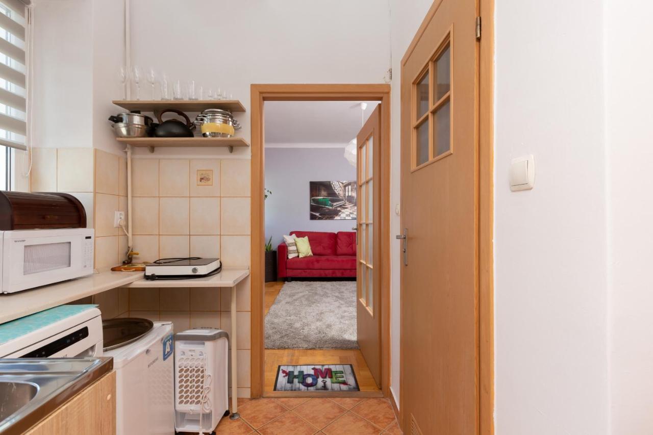 Metro Politechnika Studio Konstytucji By Renters * Warschau