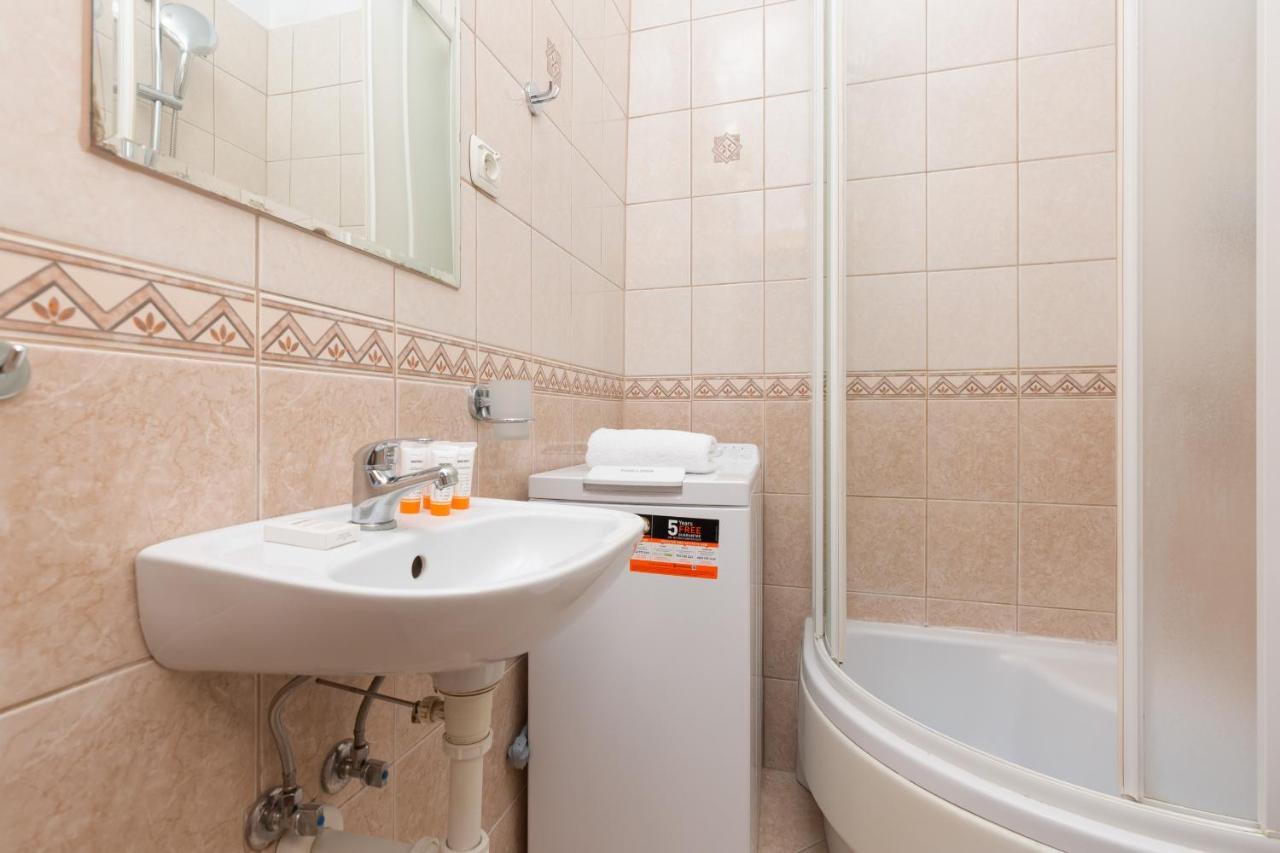 Metro Politechnika Studio Konstytucji By Renters * Warszawa